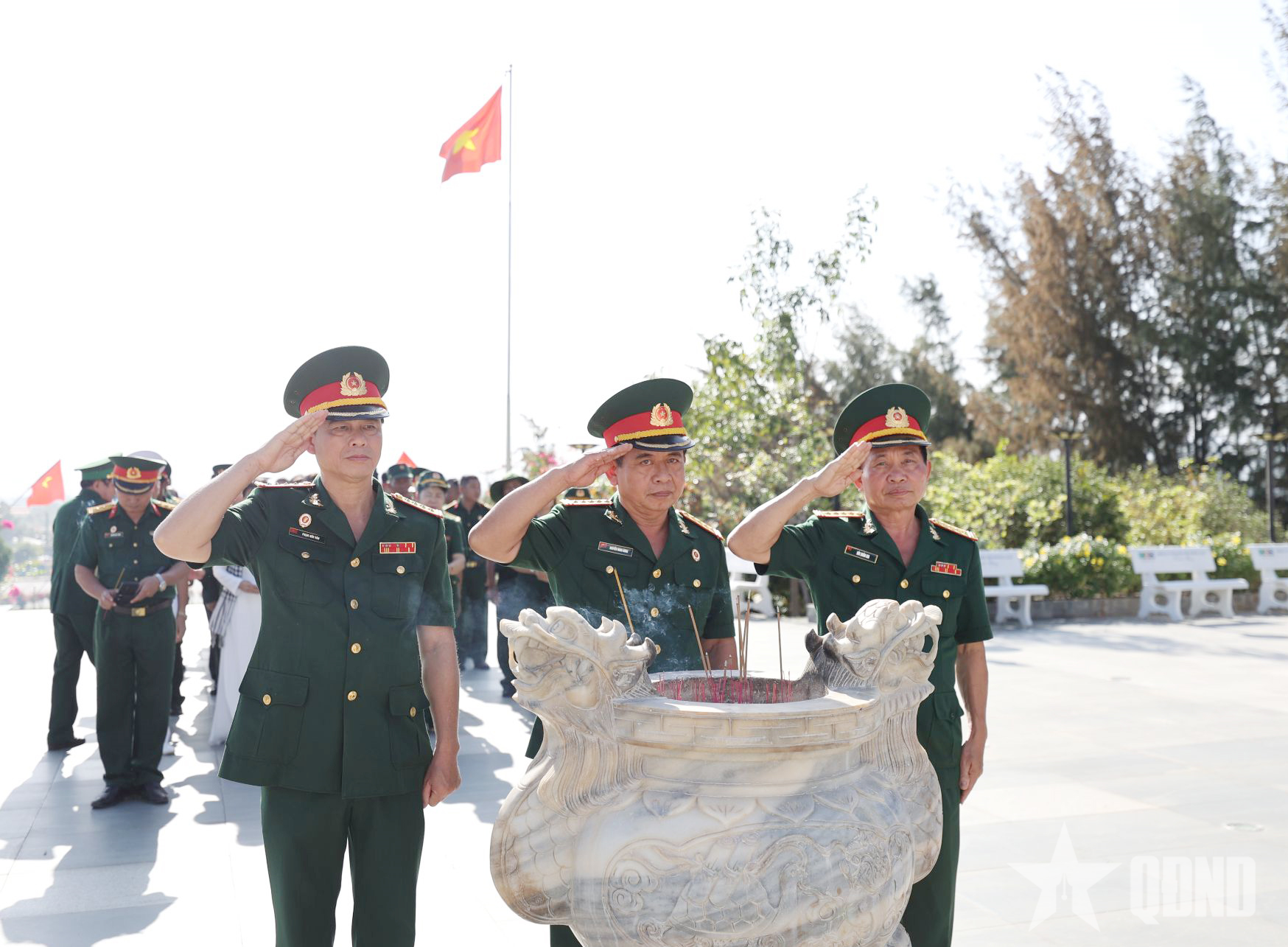 Cụm thi đua 2 (Hội CCB tỉnh Khánh Hòa) dâng hương tại Khu tưởng niệm các chiến sĩ Gạc Ma